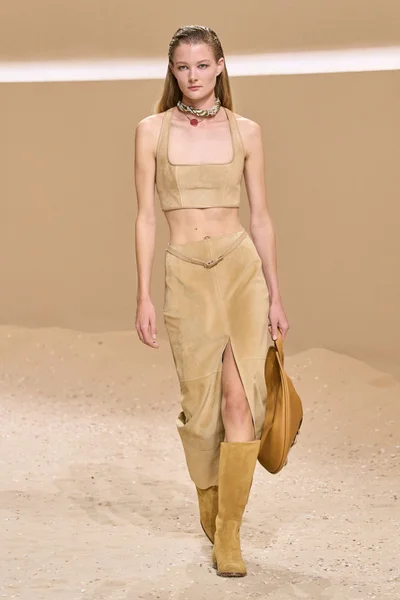 Look 17